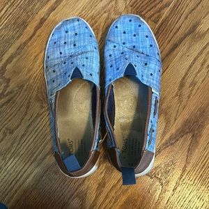Tom’s chambray stars shoes